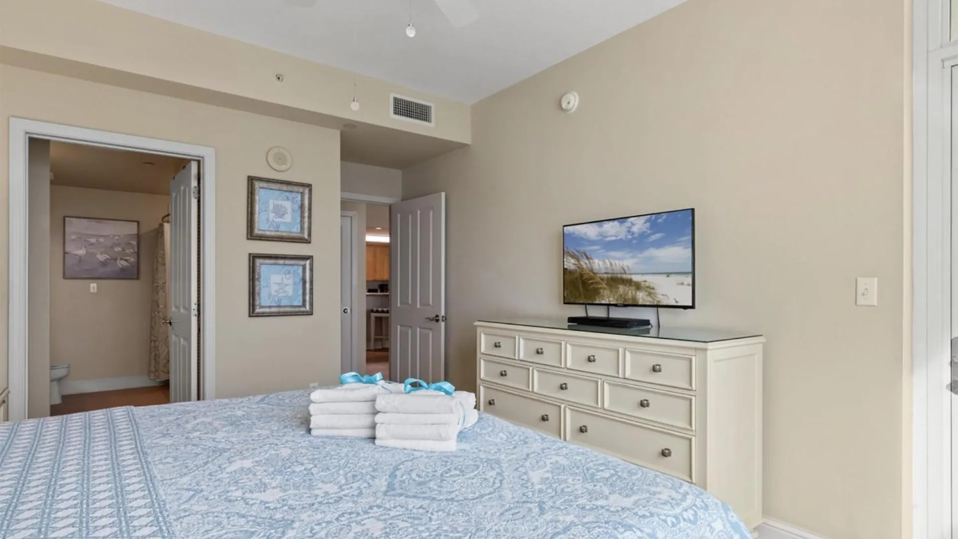 Aqua Resort 1207 By Emerald Coast Retreats Panama City Beach