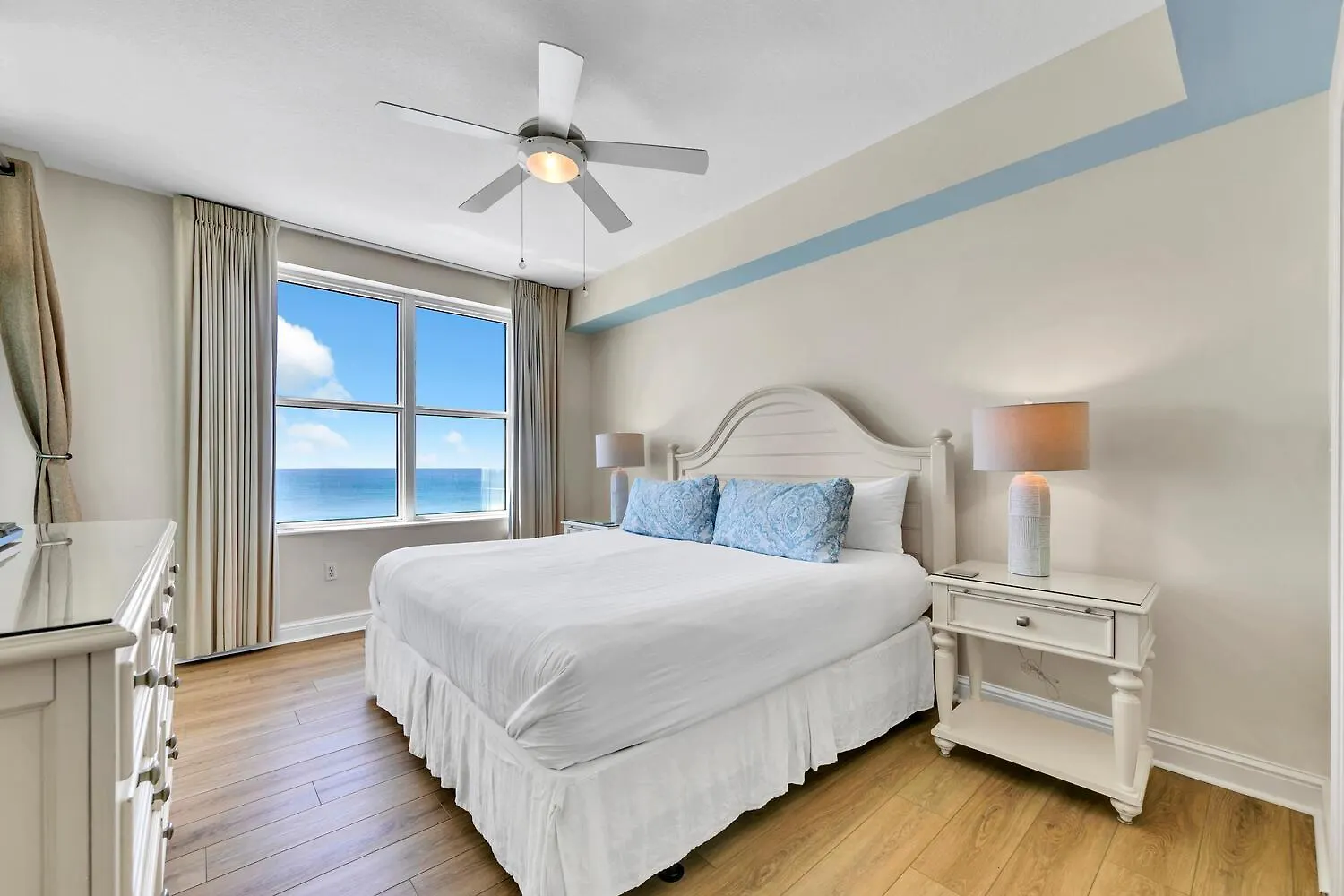 Aqua Resort 1207 By Emerald Coast Retreats Panama City Beach Apartment