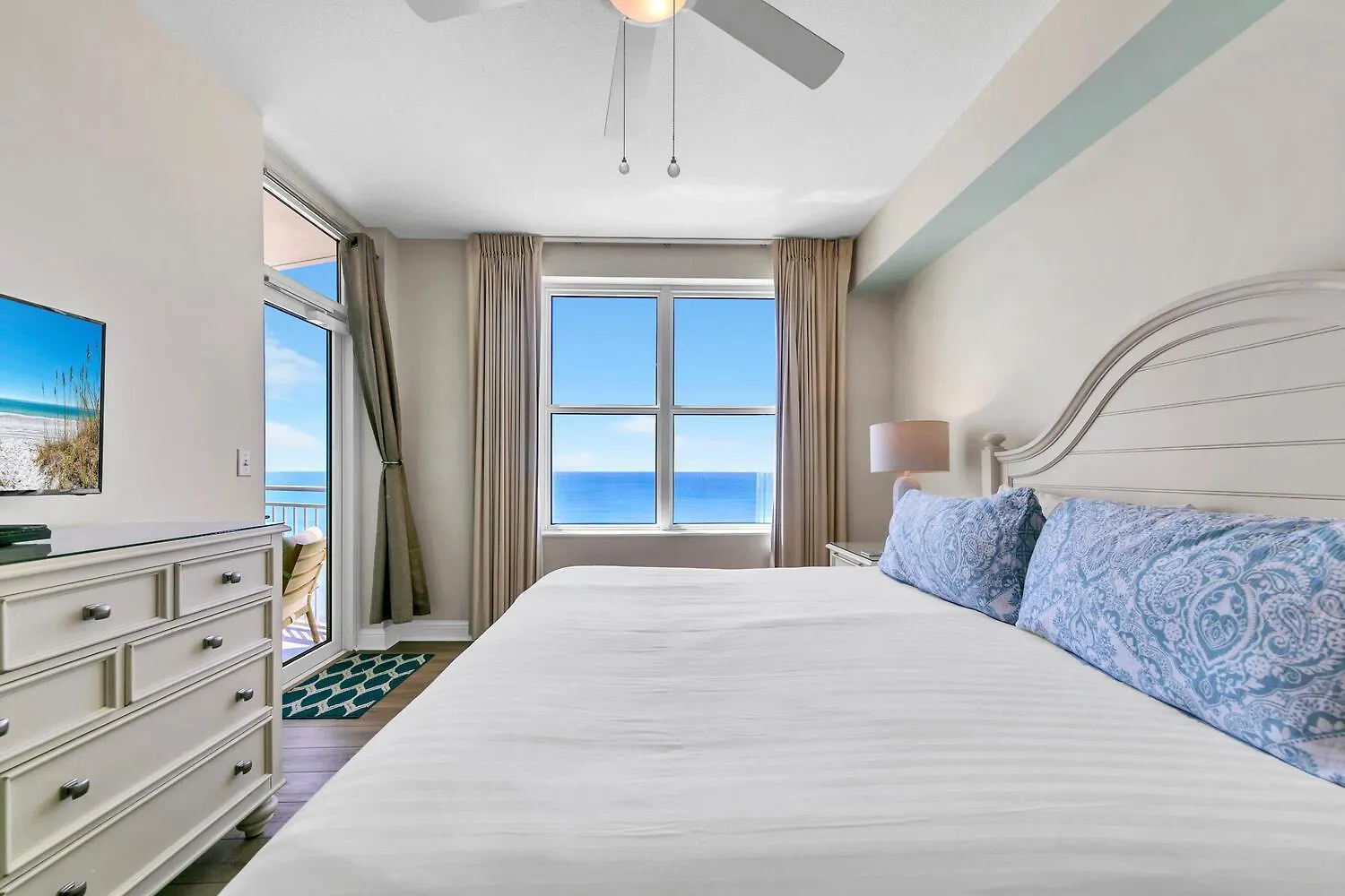 Aqua Resort 1207 By Emerald Coast Retreats Panama City Beach