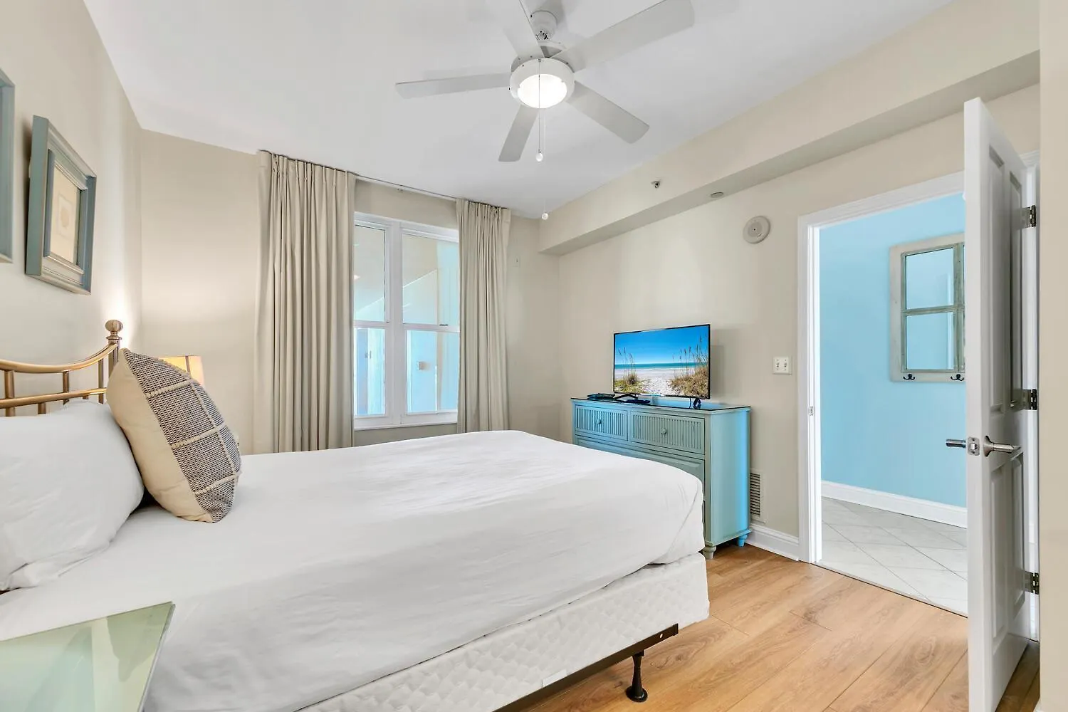 Aqua Resort 1207 By Emerald Coast Retreats Panama City Beach