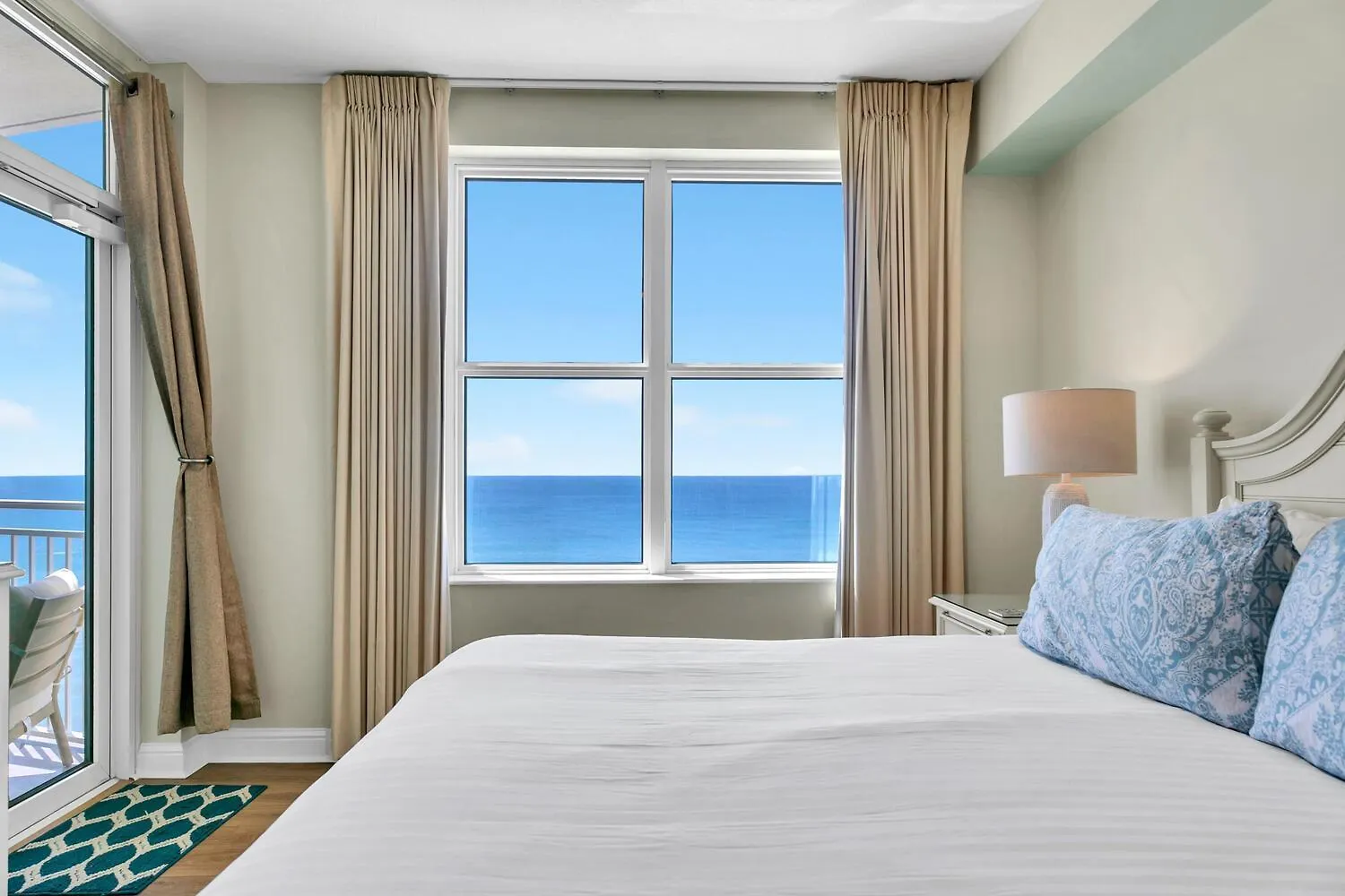 Aqua Resort 1207 By Emerald Coast Retreats Panama City Beach United States