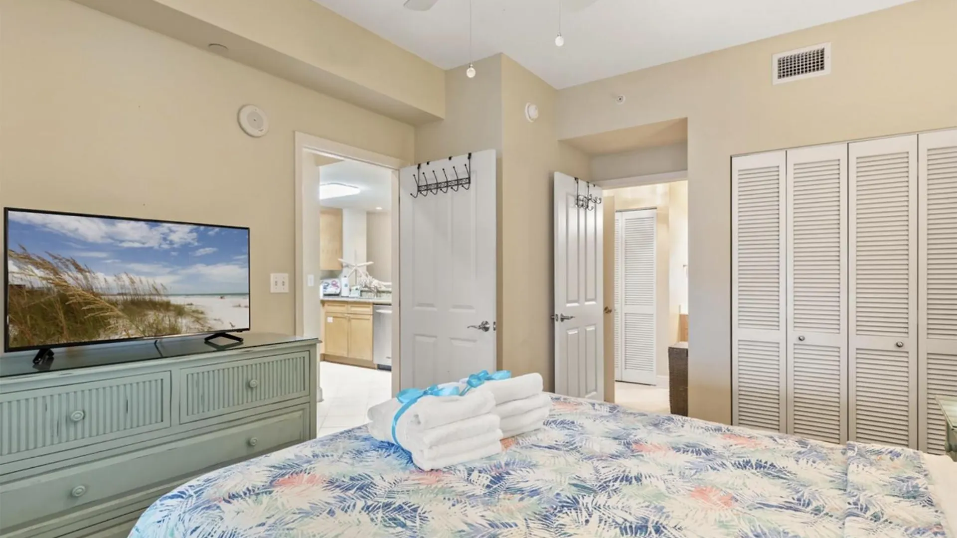 Aqua Resort 1207 By Emerald Coast Retreats Panama City Beach United States